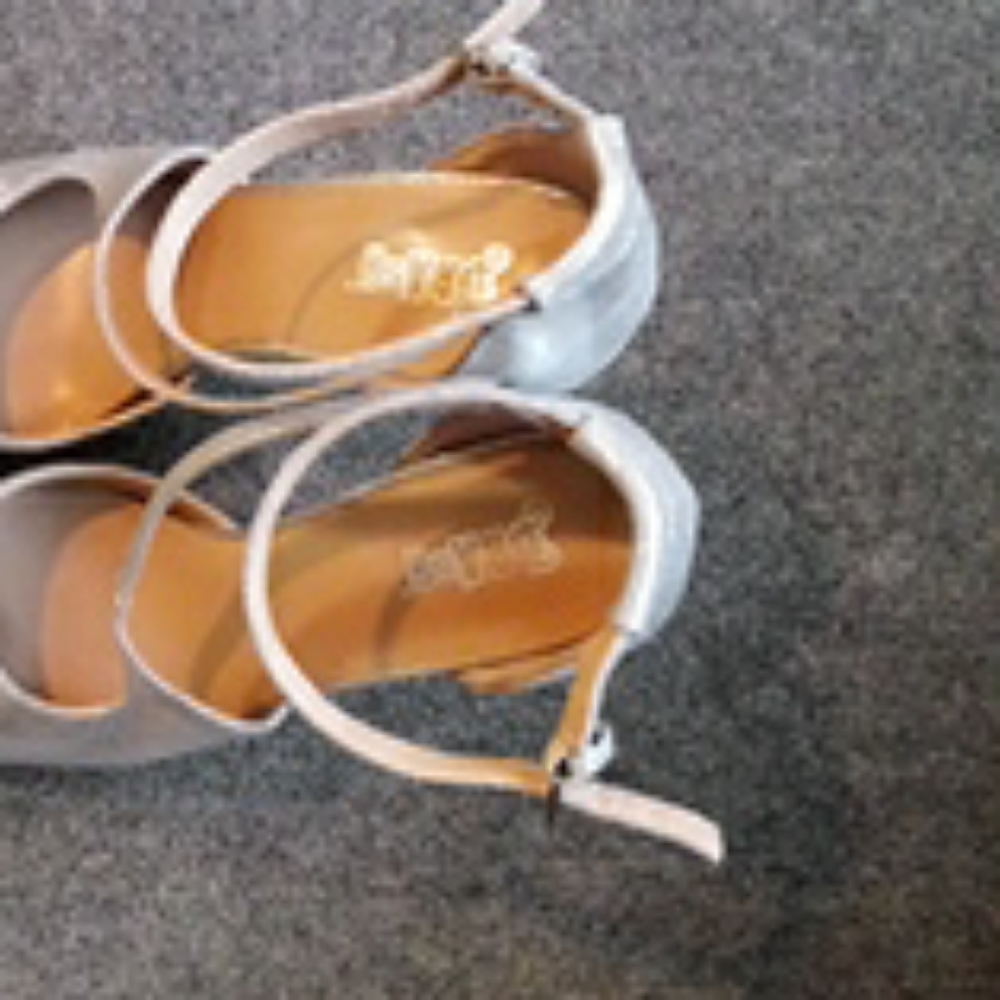 Shoes - Picture 3 of 3